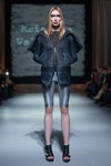 Показ Kristina Valančiūtė — Riga Fashion Week AW13/14 (наряды и образы: чёрная стёганая куртка, серебряные велосипедки)