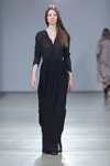 Показ Lena Tsokalenko — Riga Fashion Week AW13/14 (наряды и образы: чёрное вечернее платье)