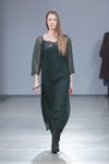 Показ Lena Tsokalenko — Riga Fashion Week AW13/14 (наряды и образы: зеленое вечернее платье)