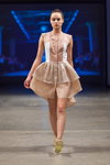 Desfile de M-Couture — Riga Fashion Week SS14 (looks: vestido cuero)