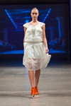 Desfile de M-Couture — Riga Fashion Week SS14 (looks: vestido blanco)