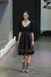 Desfile de Narciss — Riga Fashion Week AW13/14 (looks: vestido negro)