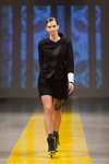 Modenschau von Narciss — Riga Fashion Week SS14 (Looks: schwarzer Damen Anzug (Blazer, Rock))