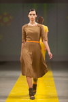 Modenschau von Narciss — Riga Fashion Week SS14 (Looks: braunes Kleid)
