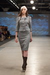 Показ Natālija Jansone — Riga Fashion Week SS14 (наряди й образи: коричневі чоботи, сірий жіночий костюм (жакет, спідниця))