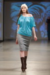 Показ Natālija Jansone — Riga Fashion Week SS14 (наряды и образы: коричневые сапоги, бирюзовый топ, серая юбка)