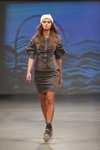 Pokaz Natālija Jansone — Riga Fashion Week SS14 (ubrania i obraz: garnitur damski (żakiet, spódnica) szary, skarpetki szare)