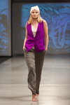 Показ Natālija Jansone — Riga Fashion Week SS14 (наряди й образи: пурпурний жилет, сірі брюки)