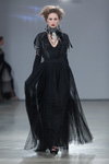 Показ NÓLÓ — Riga Fashion Week AW13/14 (наряды и образы: чёрное вечернее платье)