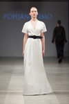 Показ Pohjanheimo — Riga Fashion Week SS14 (наряды и образы: белое вечернее платье, чёрный ремень)