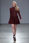 Показ Irina Skladnova — Riga Fashion Week AW13/14 (наряды и образы: бордовое платье на застёжке-молнии)
