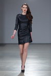 Показ Irina Skladnova — Riga Fashion Week AW13/14 (наряды и образы: чёрное платье мини, чёрные туфли)
