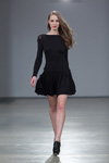Modenschau von Irina Skladnova — Riga Fashion Week AW13/14 (Looks: schwarzes Mini Kleid, schwarze Stiefeletten)