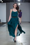 Показ Irina Skladnova — Riga Fashion Week AW13/14 (наряди й образи: сукня з розрізом кольору морської хвилі)