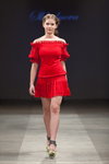 Desfile de Skladnova — Riga Fashion Week SS14 (looks: vestido rojo)