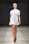 Modenschau von Skladnova — Riga Fashion Week SS14 (Looks: weißes Mini Kleid)