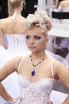 Brautfrisuren — Roza vetrov - HAIR 2013. Teil 1 (Looks: weißes Brautkleid aus Guipure-Spitze, blonde Haare)