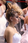 "Róża Wiatrów HAIR 2013": fryzury ślubne (juniorzy). Część 1 (ubrania i obraz: suknia ślubna biała)