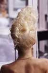 "Róża Wiatrów HAIR 2013": fryzury ślubne (dorośli). Część 2 (ubrania i obraz: blond (kolor włosów))