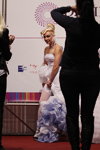 "Роза вітрів HAIR 2013": зачіска нареченої (дорослі). Частина 2 (наряди й образи: біла весільна сукня, білі панчохи з мереживною гумкою, блонд (колір волосся), чорно-білі босоніжки)