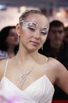 Весільний макіяж — Роза вітрів - HAIR 2013 (наряди й образи: біла весільна сукня з декольте на бретелях)