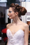 Makijaż ślubny — Róża Wiatrów HAIR 2013 (ubrania i obraz: suknia ślubna z dekoltem biała)