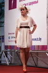 Day Style — Роза Ветров - HAIR 2013 (наряды и образы: белое платье, телесные прозрачные колготки, красные туфли)