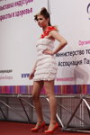 Day Style — Роза Ветров - HAIR 2013 (наряды и образы: белое платье мини, красные туфли)