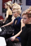Evening Style — Roza vetrov - HAIR 2013 (Looks: schwarze Strumpfhose mit Strumpfimitationen, blaues Cocktailkleid, blonde Haare)