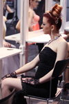 Evening Style — Роза вітрів - HAIR 2013 (наряди й образи: чорна коктейльна сукня, чорні колготки в сітку)