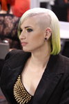 "Роза Ветров HAIR 2013": модная женская стрижка (наряды и образы: блонд (цвет волос), чёрный жакет)