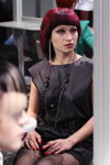 "Роза Ветров HAIR 2013": модная женская стрижка (наряды и образы: чёрное платье, чёрные колготки с имитацией чулок)