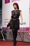 "Роза Ветров HAIR 2013": модная женская стрижка (наряды и образы: чёрное коктейльное платье, чёрные колготки с имитацией чулок, чёрные шпильки, чёрный клатч)