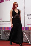 "Роза Ветров HAIR 2013": модная женская стрижка (наряды и образы: чёрное вечернее платье с декольте)