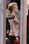 Full Fashion Look — Роза вітрів - HAIR 2013 (наряди й образи: жакет кольору кави з молоком, червоний клатч)