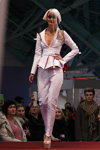Full Fashion Look — Roza vetrov - HAIR 2013 (looks: , traje de pantalón blanco)