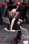 Hair extension — Roza vetrov - HAIR 2013 (looks: zapatos de tacón negros, vestido de cóctel negro, pantis negros)
