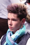 "Роза вітрів HAIR 2013": модна чоловіча стрижка (наряди й образи: різнокольоровий шарф)