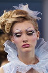 Makijaż wybiegowy — Róża Wiatrów HAIR 2013 (ubrania i obraz: sukienka biała)