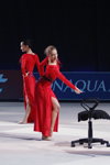 Шоу звёзд художественной гимнастики — Этап Кубка мира 2013 (наряды и образы: красное вечернее платье с разрезом; персона: Марина Гончарова)