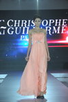Desfile de Christophe Guillarme — Art Week Style.uz 2013 (looks: vestido de noche de color durazno)
