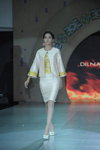 Фестиваль национального платья — Art Week Style.uz 2013 (наряды и образы: белый женский костюм (жакет, юбка), белые туфли)