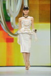 Valentin Yudashkin SS2013 show (looks: white corset, white skirt, white gloves, gold pumps)