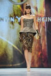 Pokaz nowej kolekcji ubrań Walentina Judaszkina (ubrania i obraz: spódnica z nadrukiem brązowa)