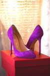 Lookbook de Julia Aysina SS 2013 (looks: zapatos de tacón de gamuzaos púrpuras)