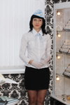 Летим в Париж? Форма продавцов (наряды и образы: голубая пилотка, белая блуза, белые перчатки, чёрная юбка мини, чёрные прозрачные колготки)