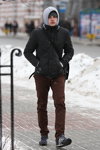 Вулична мода в Гомелі. Січень 2013 (наряди й образи: чорна куртка, коричневі штани)