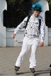 Moda uliczna w Mińsku. 04/2013. Część 2 (ubrania i obraz: spodnie białe)