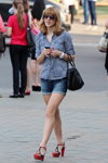 Street fashion in Minsk. Hot May 2013 (looks: blue and white Vichy check blouse, blue denim shorts, black bag, red sandals)