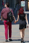 Літня вулична мода 2013 в Мінску (наряди й образи: червоно-чорна сорочка, малинові джинси, чорна сукня)
